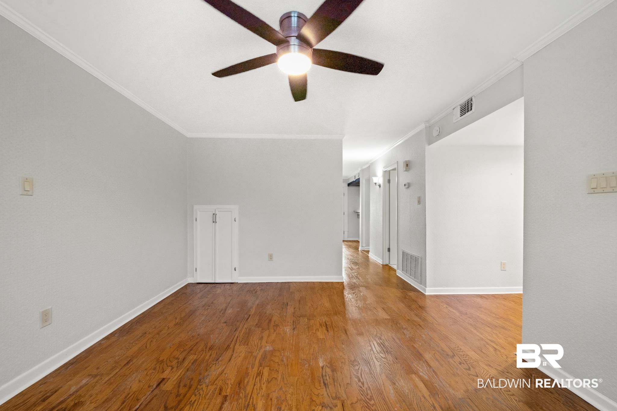 2901 Grant Street, Unit 802 Mobile, AL 36606 - Photo 8 of 37 Empty room with hardwood / wood-style flooring, ornamental molding, and ceiling fan