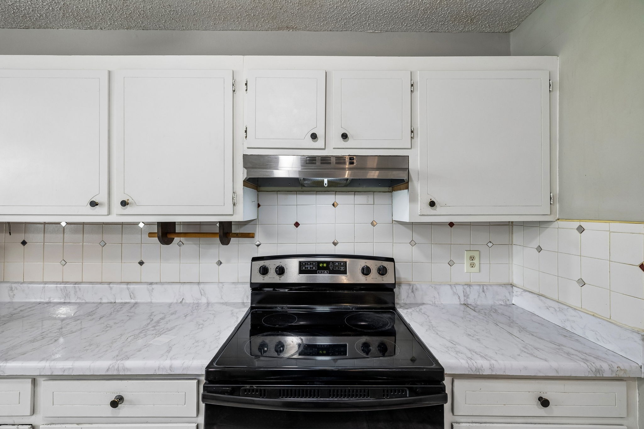 809 Fawn Lane Madison, TN 37115 - Photo 15 of 43 a kitchen with granite countertop white cabinets and stainless steel appliances