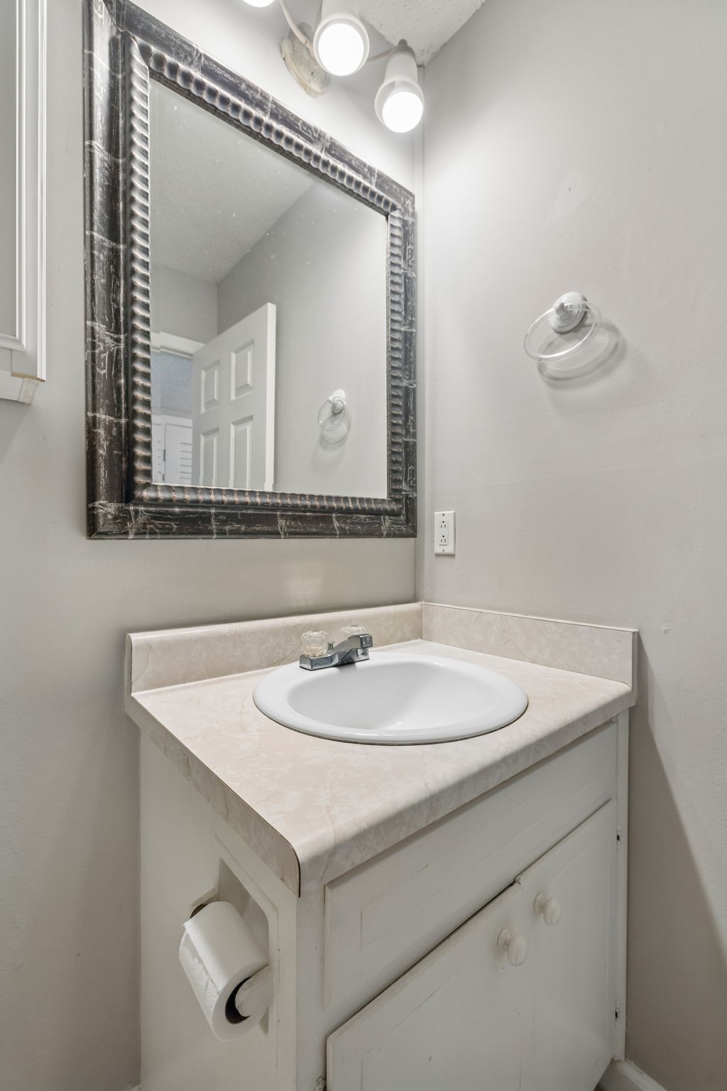 809 Fawn Lane Madison, TN 37115 - Photo 24 of 43 a bathroom with a sink and a mirror