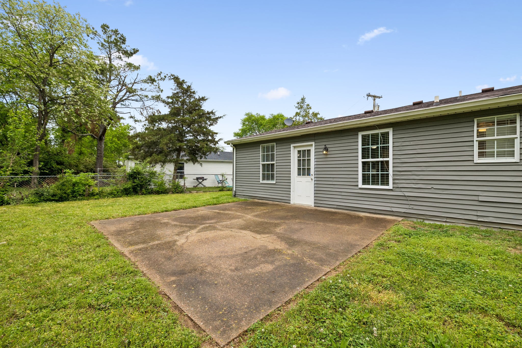 809 Fawn Lane Madison, TN 37115 - Photo 33 of 43 a view of a backyard with a garden and plants