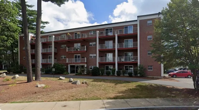 $2,300 | 25 Greentree Lane, Unit 43, Weymouth, MA 02190