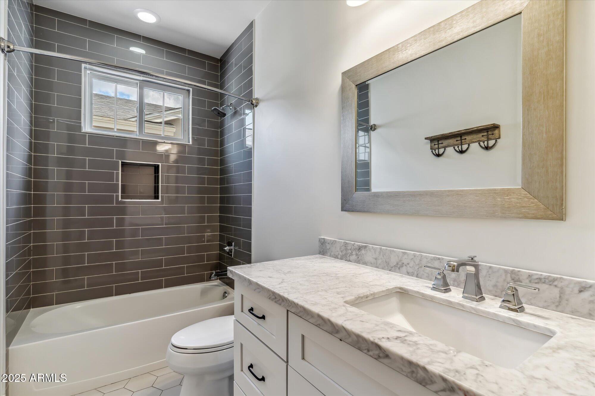 3655 East Piccadilly Road Phoenix, AZ 85018 - Photo 24 of 34 11-Bathroom