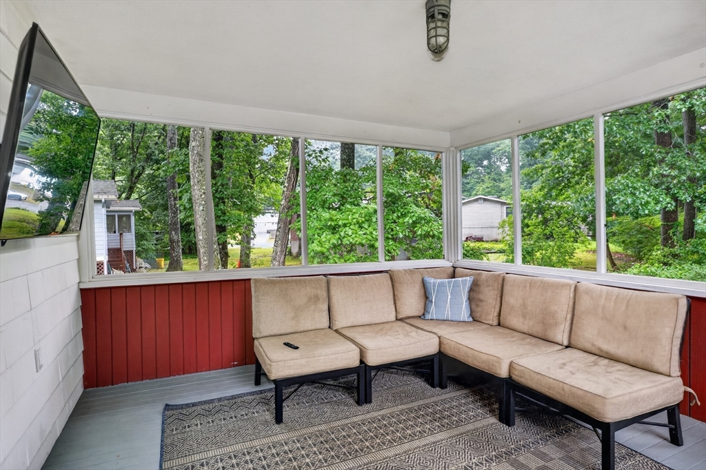 11 Geraldine Road Framingham, MA 01701 - Photo 6 of 30