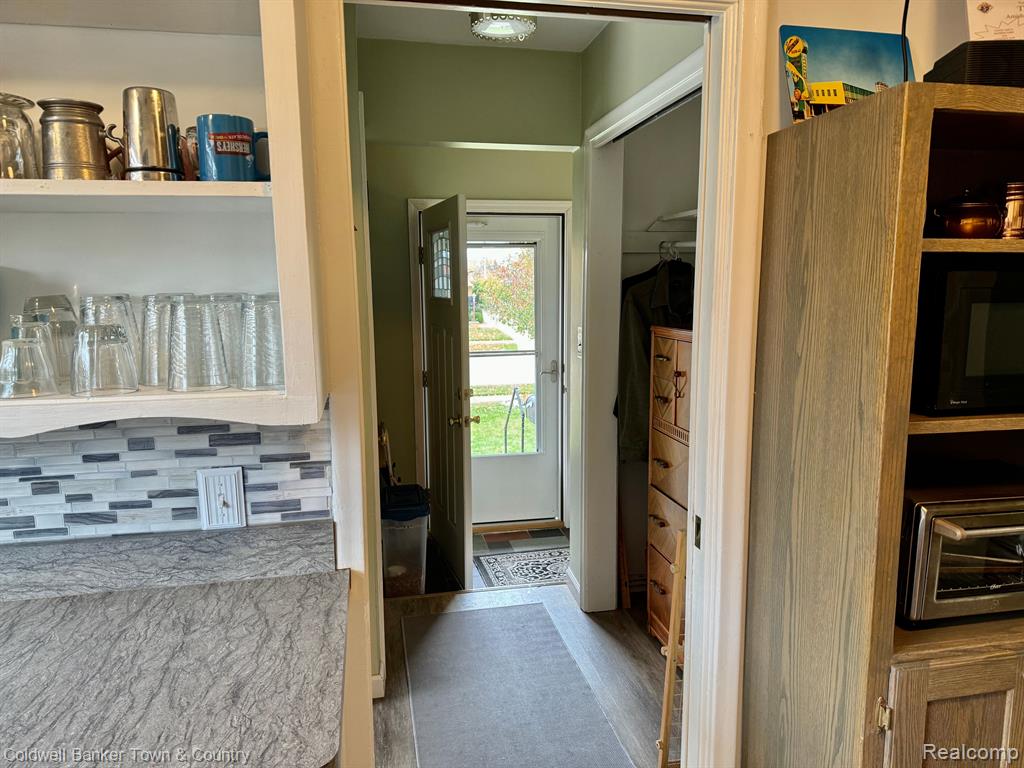 9260 Ruth Avenue Allen Park, MI 48101 - Photo 6 of 33