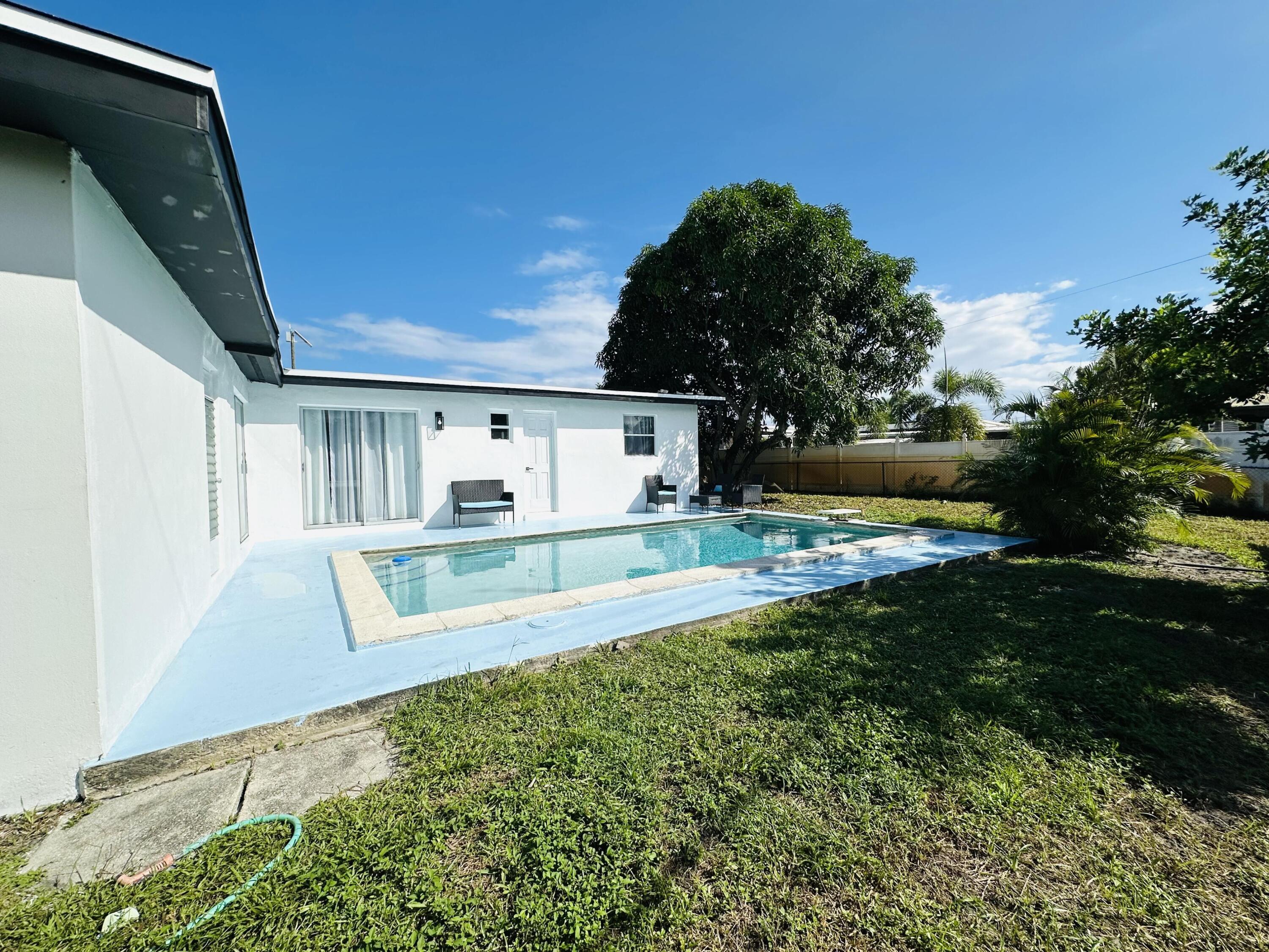 1865 West Chatham Road West Palm Beach, FL 33415 - Photo 54 of 56 58