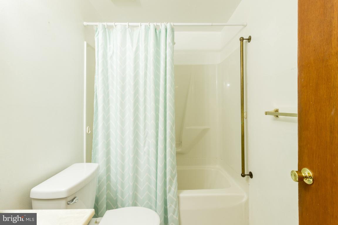 10 Branch Street Baltimore, MD 21221 - Photo 22 of 29 Hall Bath