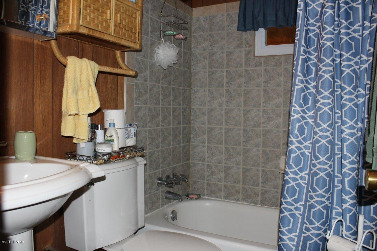 131 Maple Ridge Drive Hawley, PA 18428 - Photo 24 of 34 a bathroom with a sink toilet and shower