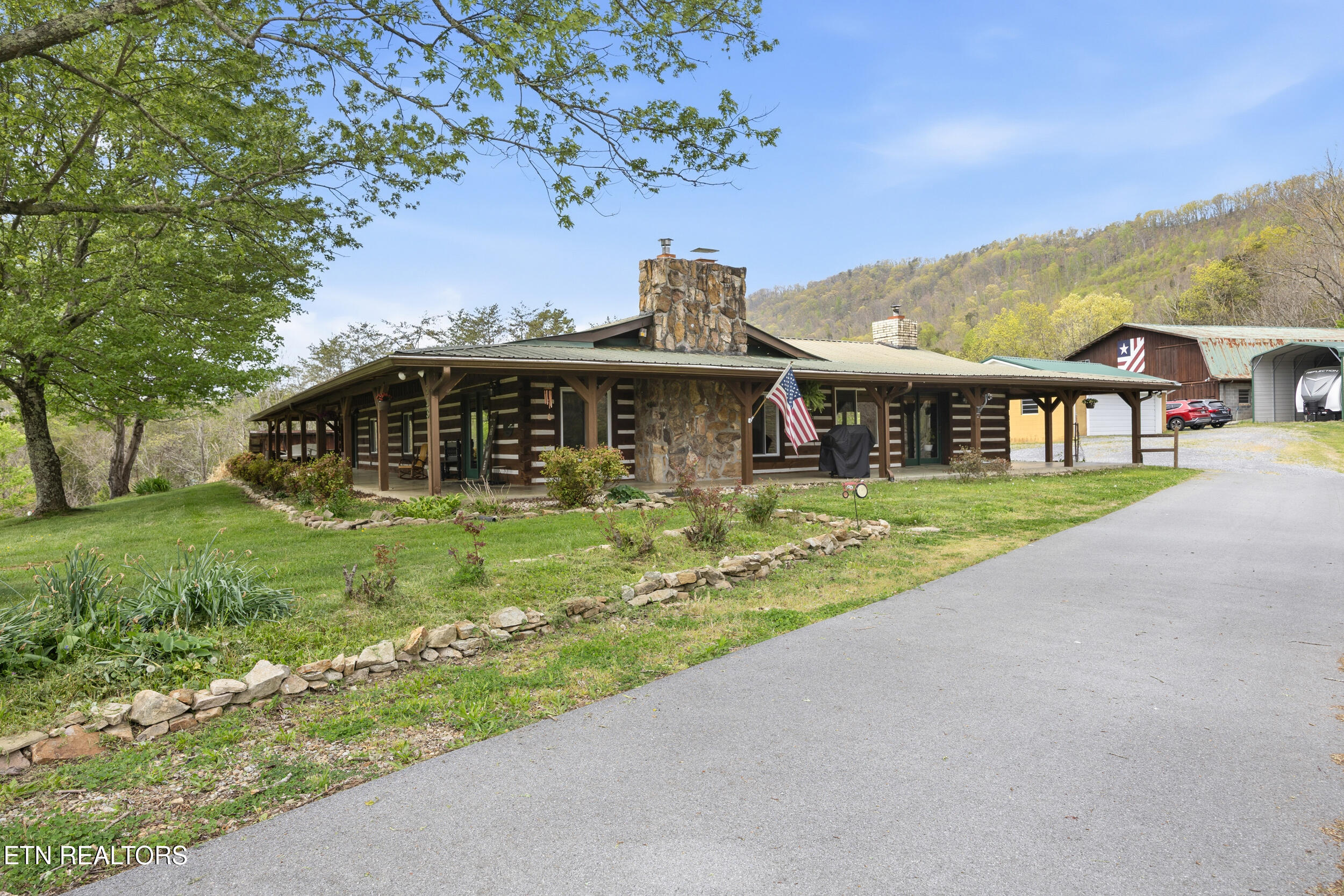 513 Nat Mullenix Road Rogersville, TN 37857 - Photo 15 of 59 16_exterior driveway
