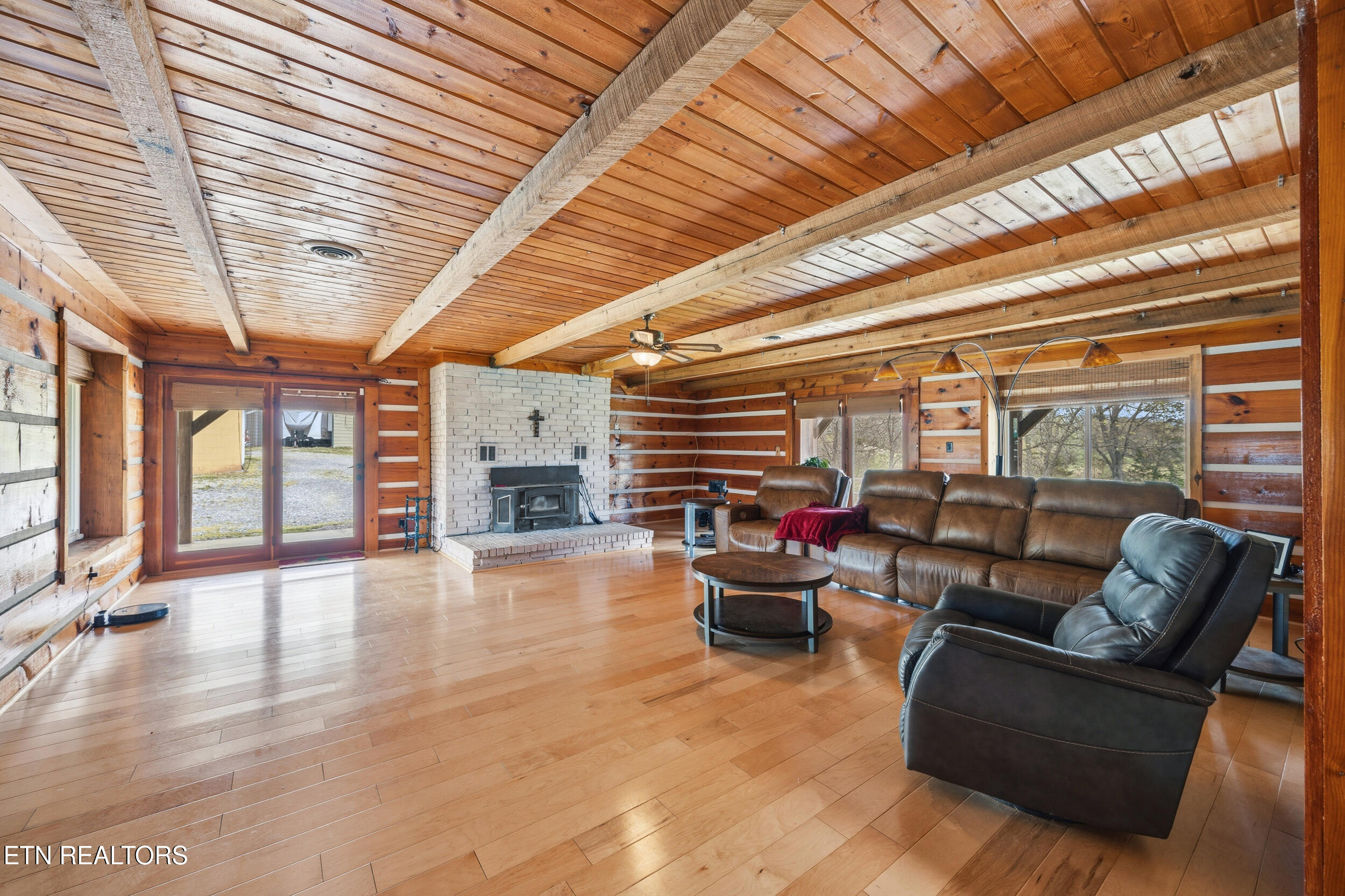 513 Nat Mullenix Road Rogersville, TN 37857 - Photo 26 of 59 27_living room