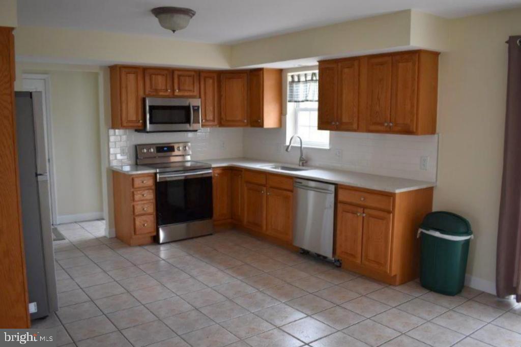 245 Lyons Road Mertztown, PA 19539 - Photo 4 of 16 Gallery Image 4