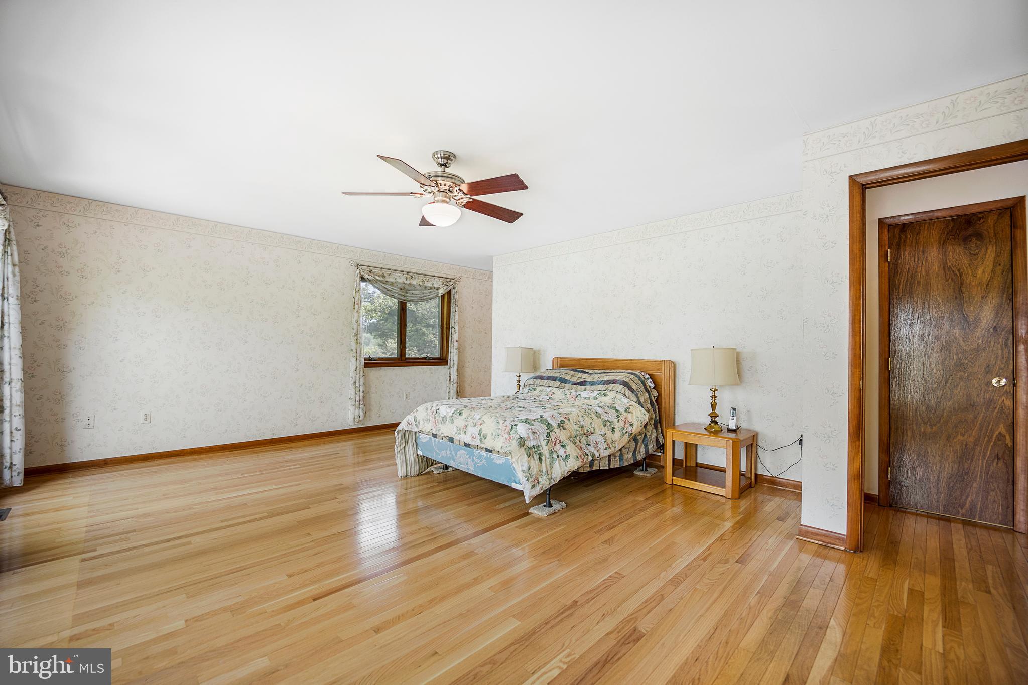 1405 Crabhouse Road Lusby, MD 20657 - Photo 24 of 47 Main level Owner's suite, bath entry on left.