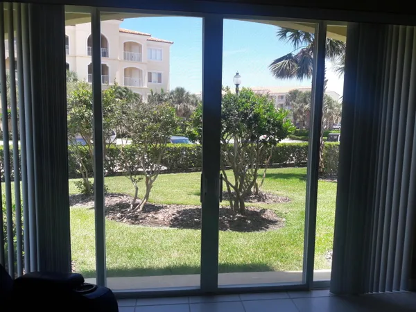 $2,600 | 37 Harbour Isle Drive East, Unit 101, Fort Pierce, FL 34949