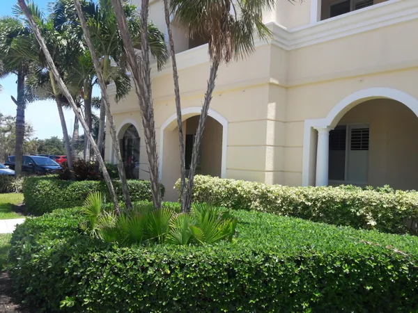 $2,600 | 37 Harbour Isle Drive East, Unit 101, Fort Pierce, FL 34949