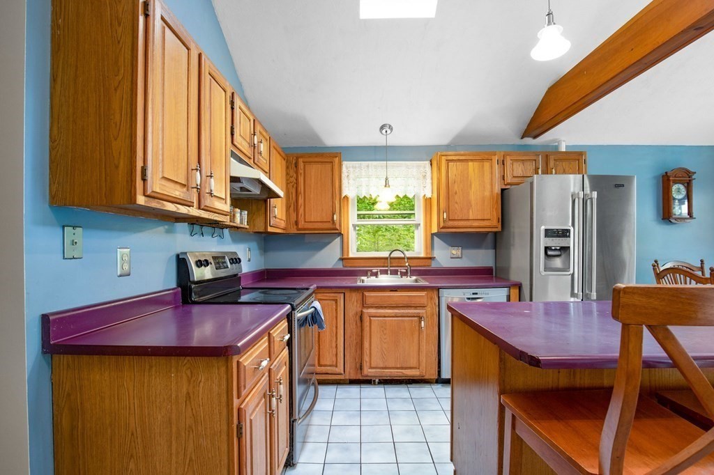 115 Chipaway Road Freetown, MA 02717 - Photo 8 of 40