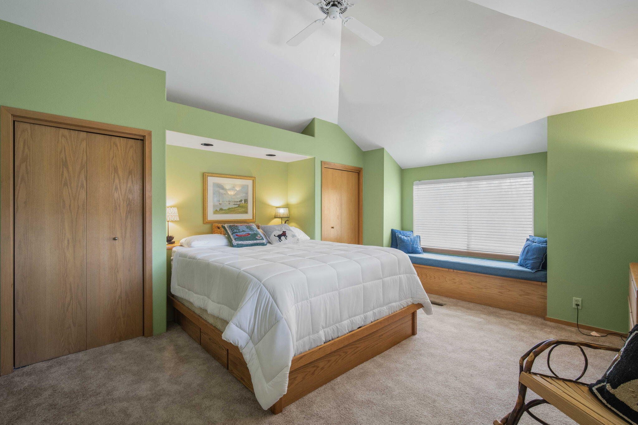 17682 Bittern Lane, Unit 31 Sunriver, OR 97707 - Photo 27 of 44 a spacious bedroom with a bed and furniture