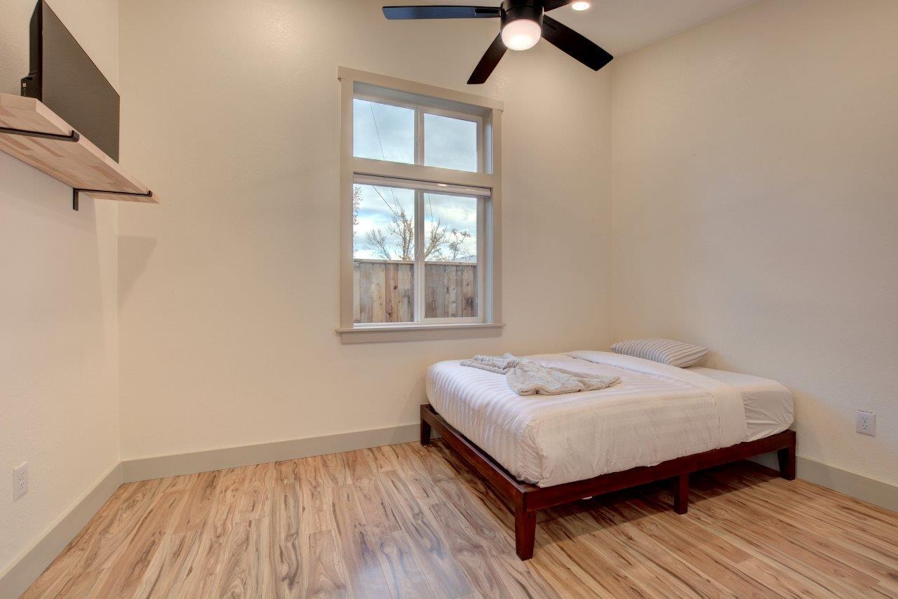 534 Laurel Street Central Point, OR 97502 - Photo 26 of 30 DSC_7705_6_7Interior Custom Settings