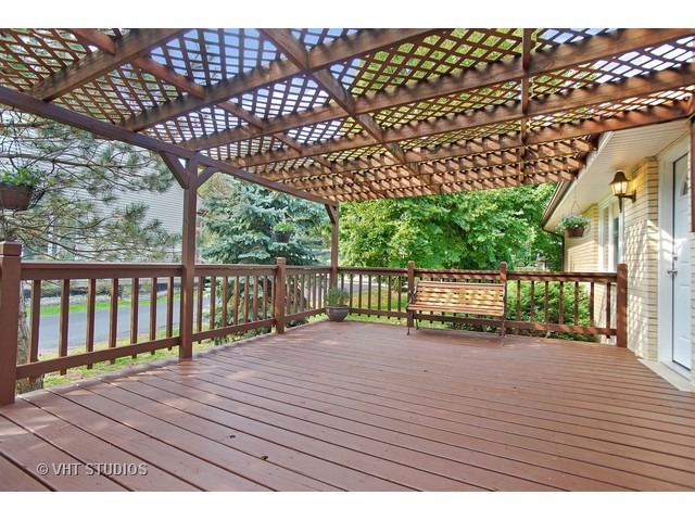 3720 Wilke Road Rolling Meadows, IL 60008 - Photo 22 of 25 a view of balcony with wooden floor