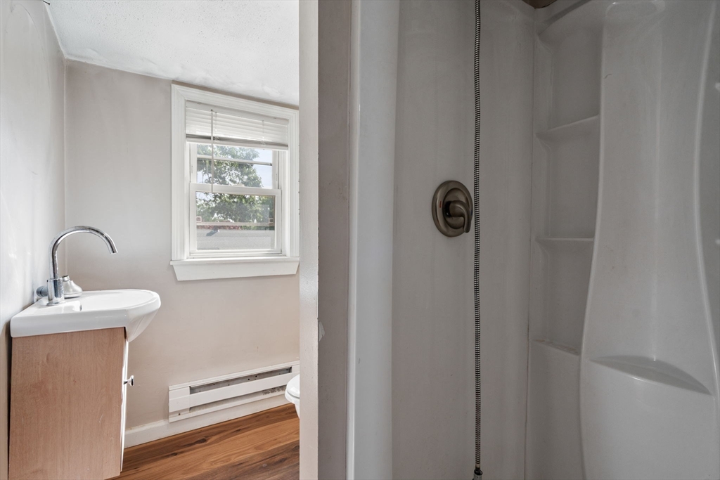 35 Merrimac Avenue Springfield, MA 01104 - Photo 15 of 23