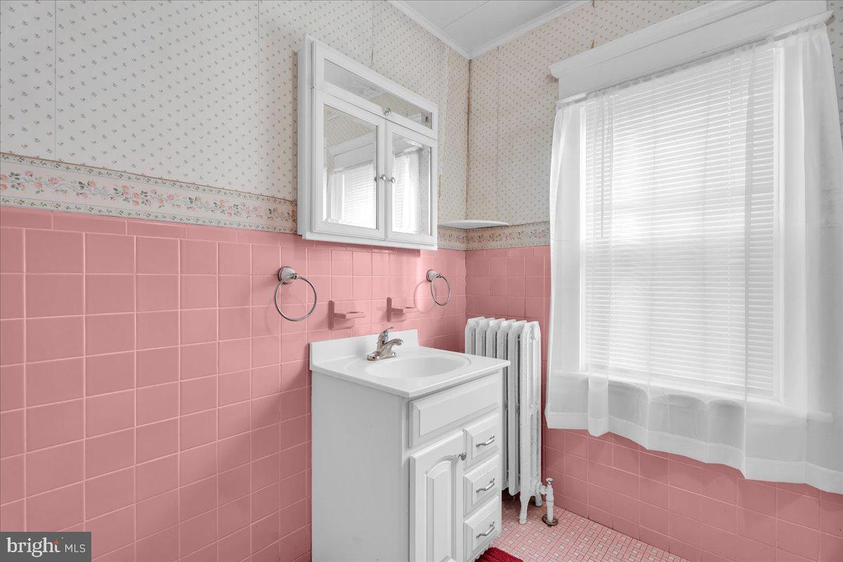 232 Richey Avenue Collingswood, NJ 08107 - Photo 9 of 21 Bathroom