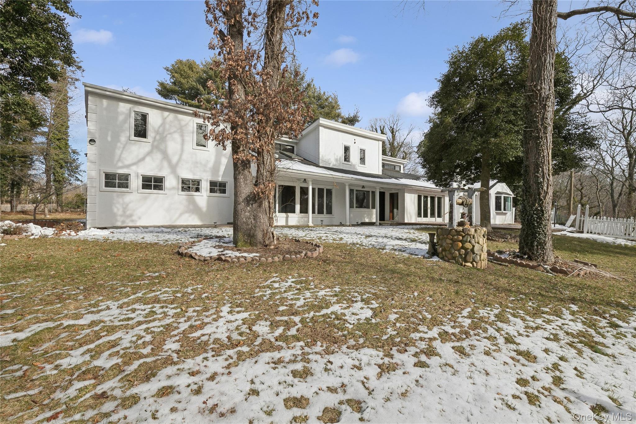 549 Woodbury Road Cold Spring Harbor, NY 11724 - Photo 7 of 49