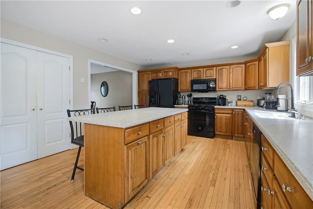 22 Breezy Knoll Road Smithfield, RI 02828 - Photo 8 of 48 Gallery Image 8