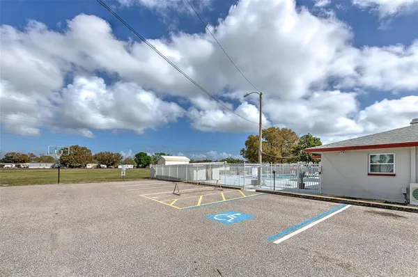 $1,850 | 6028 136th Avenue North, Clearwater, FL 33760