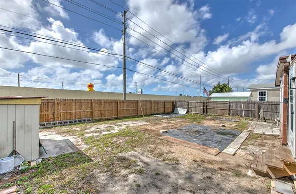 a view of a yard in front of a house