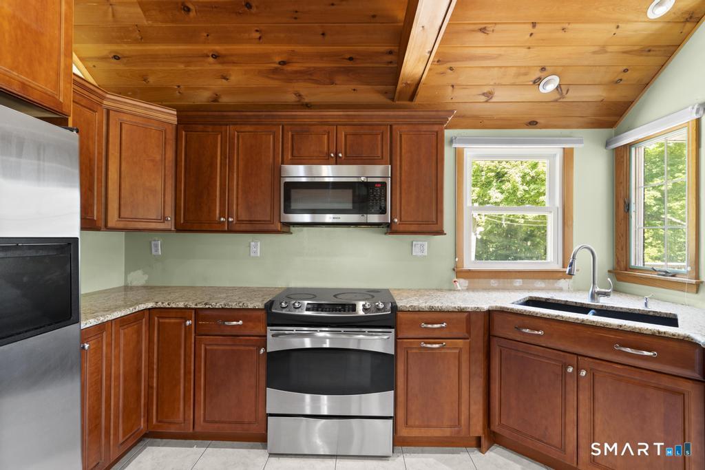 6 Collie Brook Road East Hampton, CT 06424 - Photo 12 of 31 Gallery Image 12