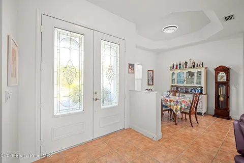 a view of livingroom with furniture