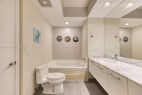 $3,700 | 500 Brickell Avenue, Unit 1400, Miami, FL 33131