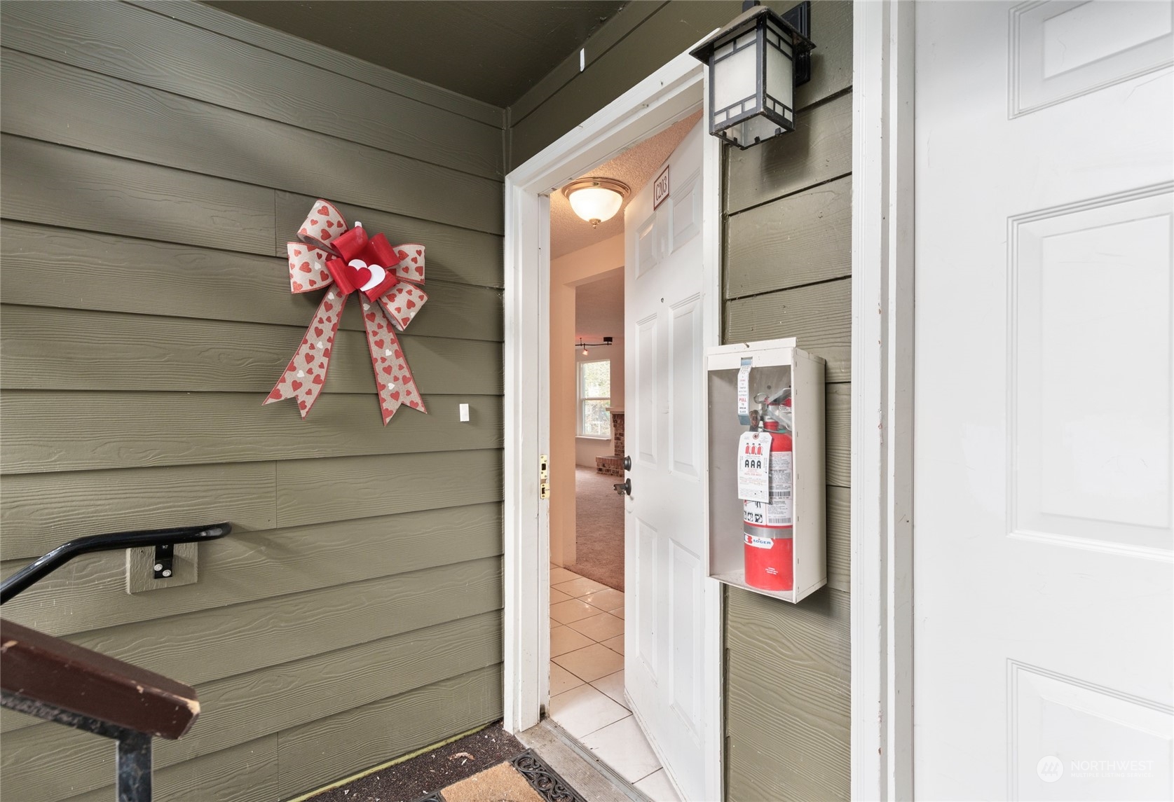 820 Cady Road, Unit C203 Everett, WA 98203 - Photo 2 of 19 a view of a hallway
