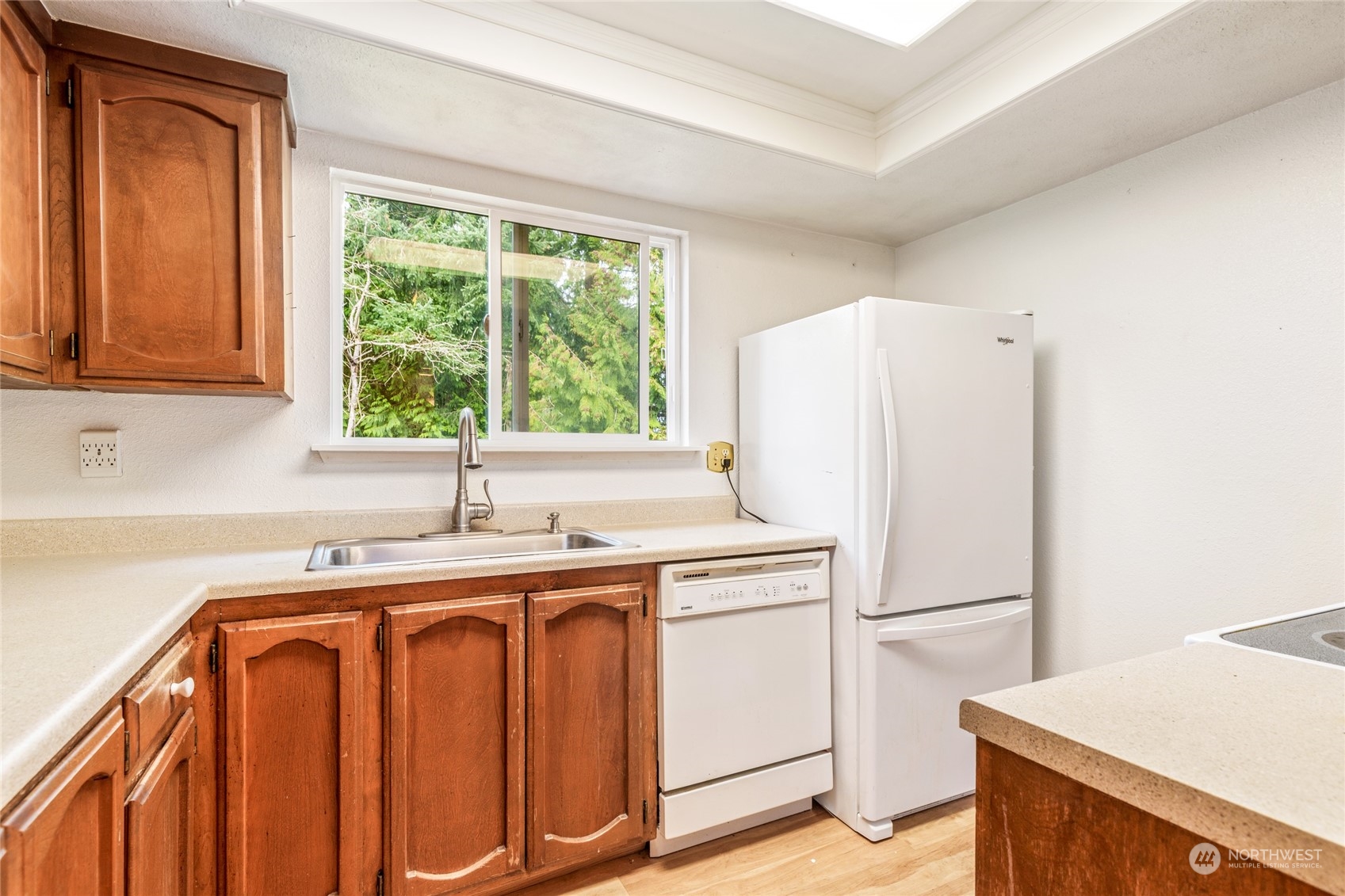 820 Cady Road, Unit C203 Everett, WA 98203 - Photo 4 of 19 a kitchen with a refrigerator a sink and a stove