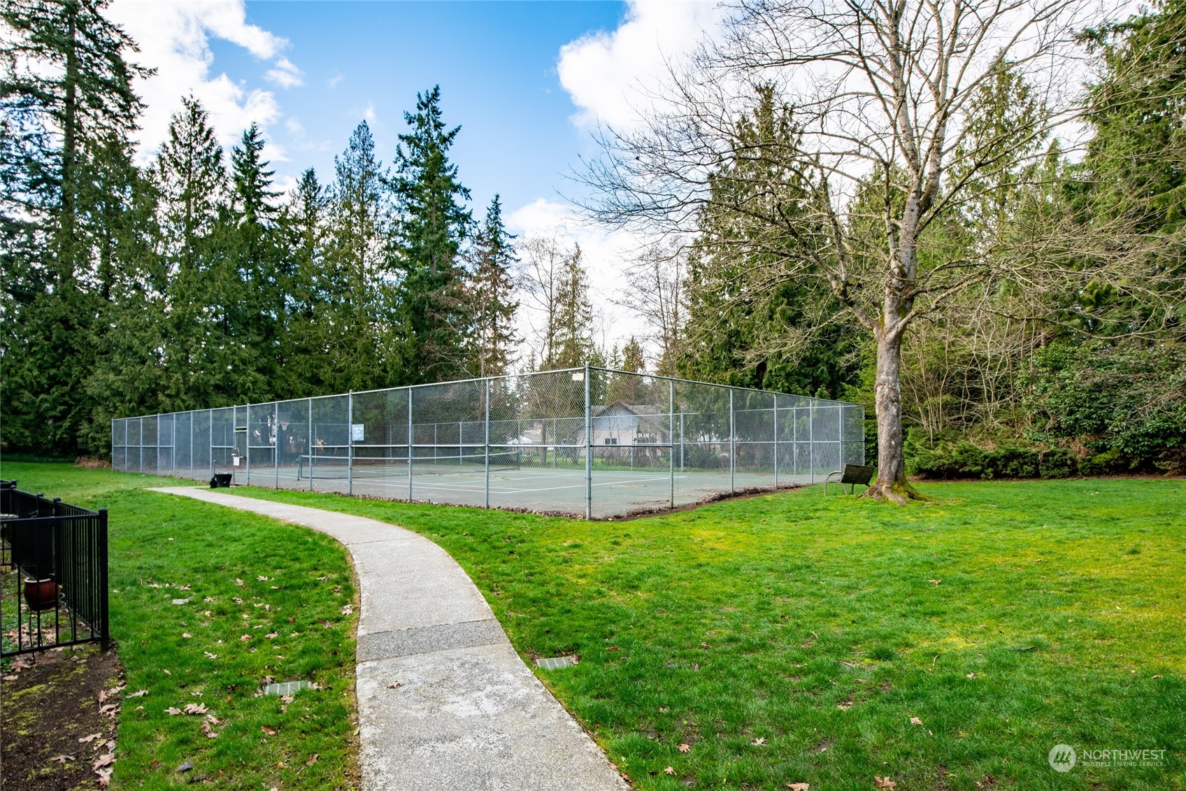 820 Cady Road, Unit C203 Everett, WA 98203 - Photo 10 of 19 a view of a backyard with a garden