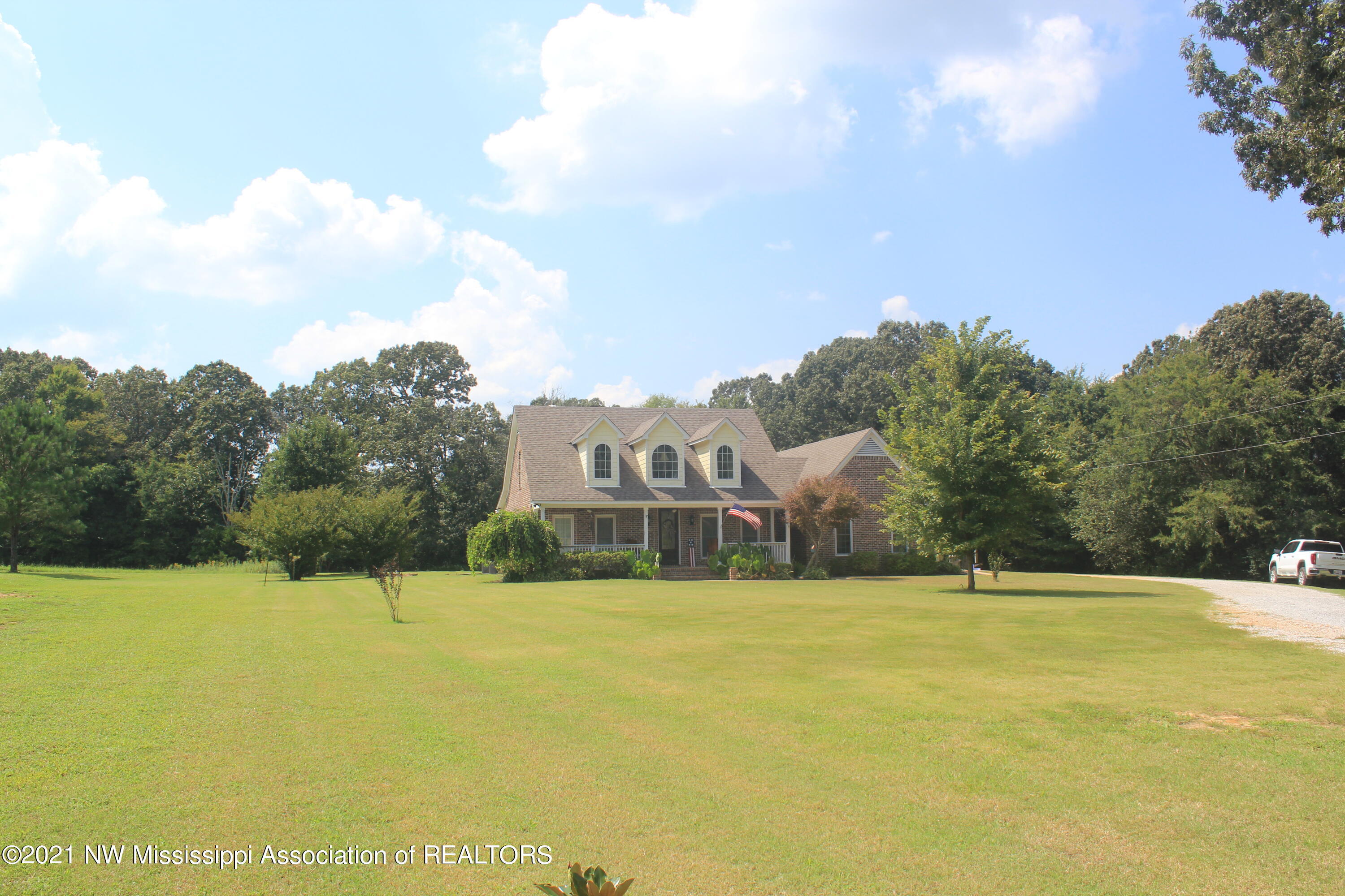 73 Tara Road Holly Springs, MS 38635 - Photo 3 of 34 IMG_7151