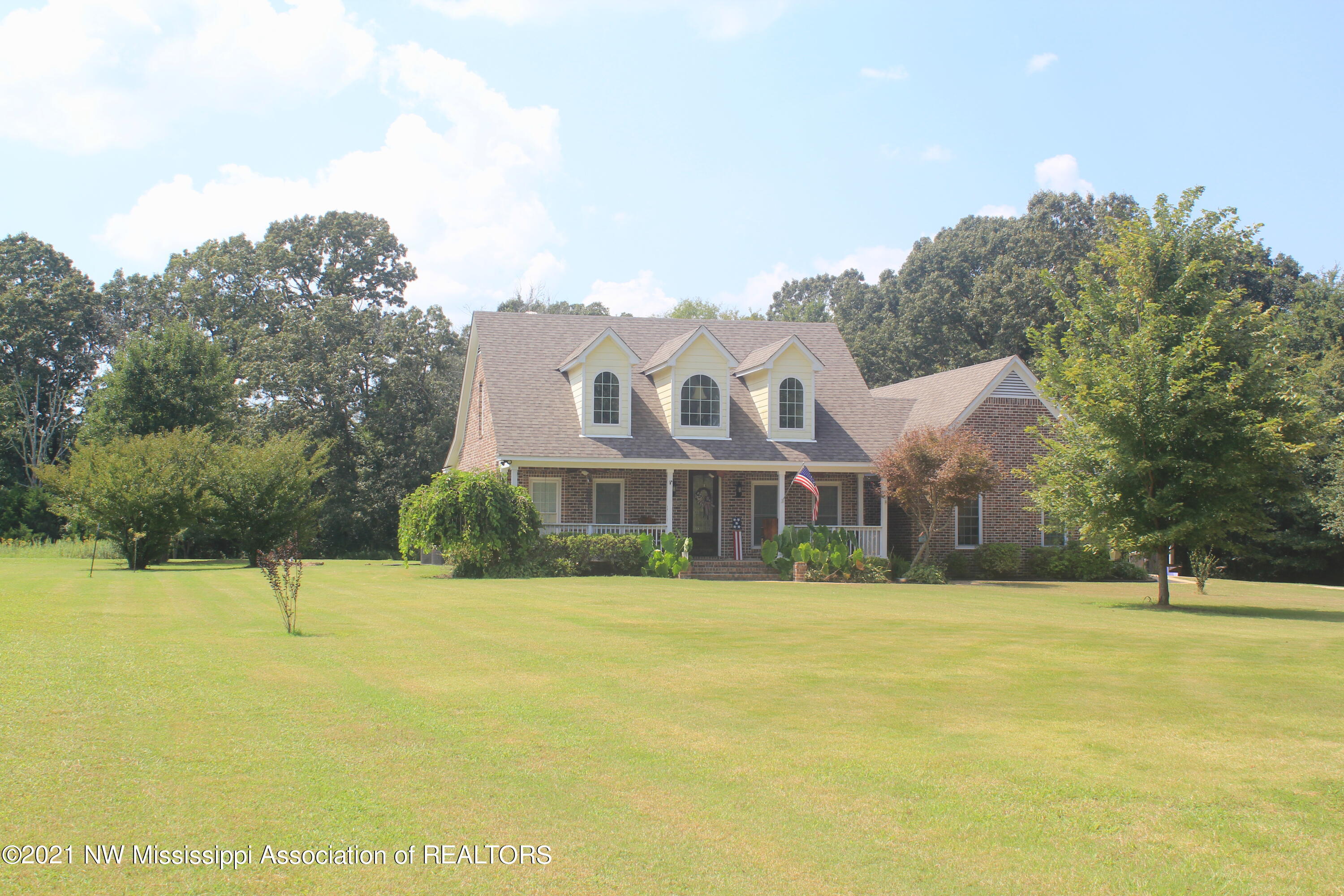 73 Tara Road Holly Springs, MS 38635 - Photo 4 of 34 IMG_7152