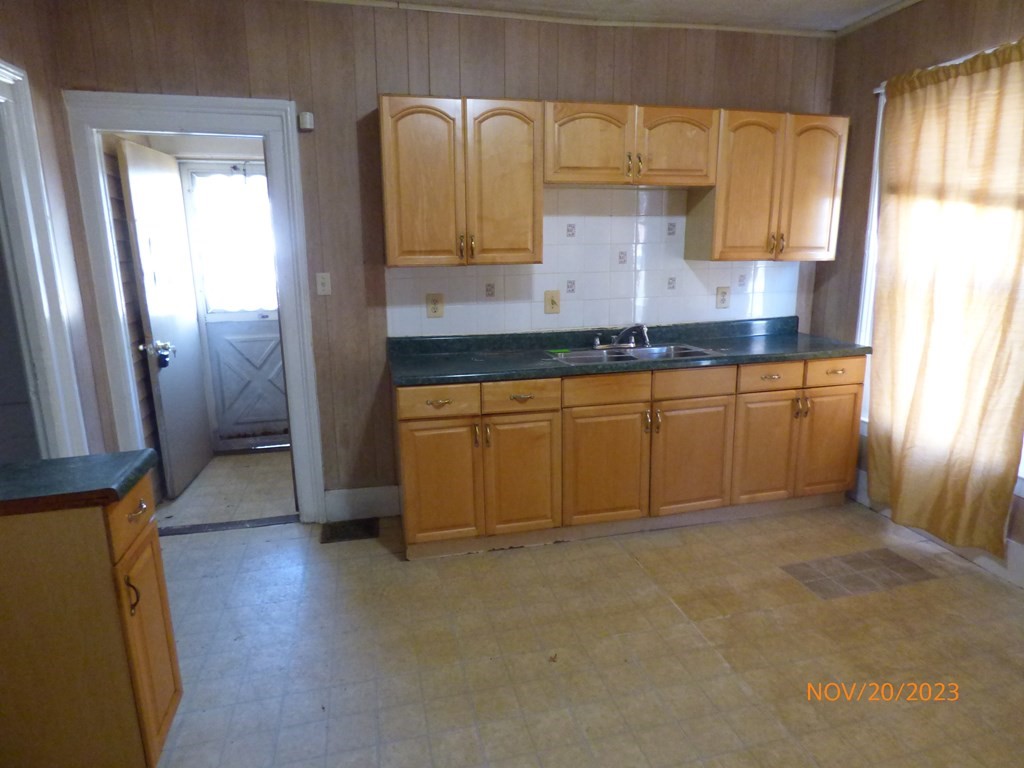 60 Lexington Street Springfield, MA 01107 - Photo 7 of 22 Gallery Image 7