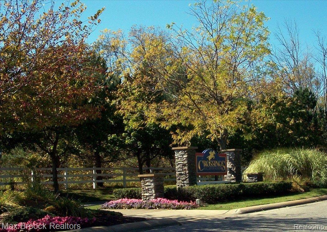 3600 Normandy Drive Rochester, MI 48306 - Photo 20 of 25 Sub_Entrance