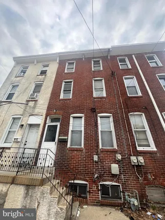 $1,525 | 814 Upland Street, Chester, PA 19013