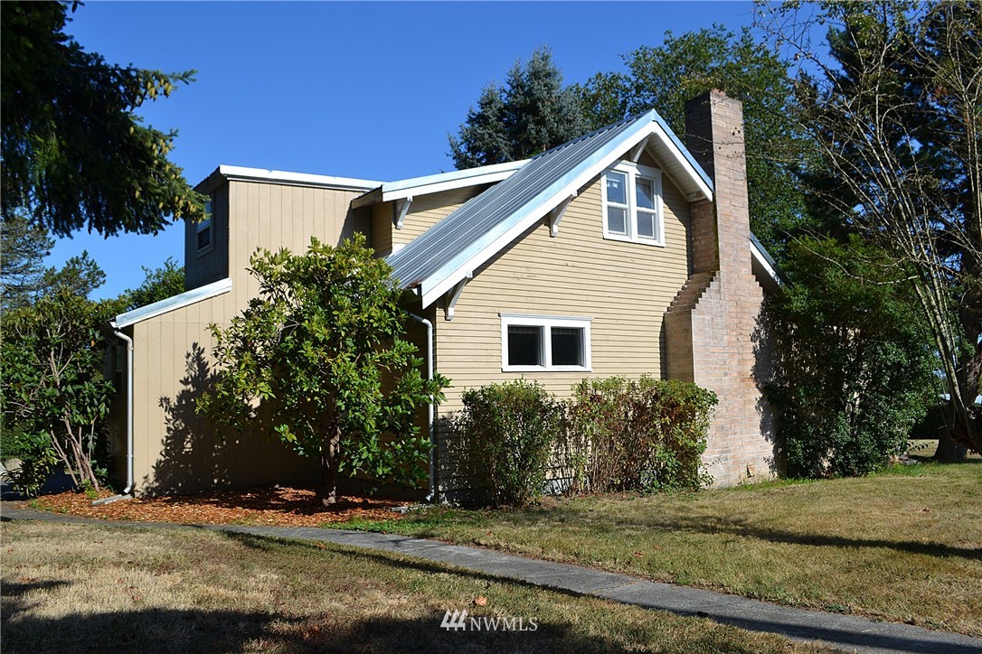 5791 Double Bluff Road Freeland, WA 98249 - Photo 6 of 25 a view of a house with a yard