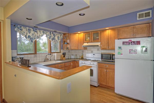 6 Vernon Road Natick, MA 01760 - Photo 4 of 14 Gallery Image 4