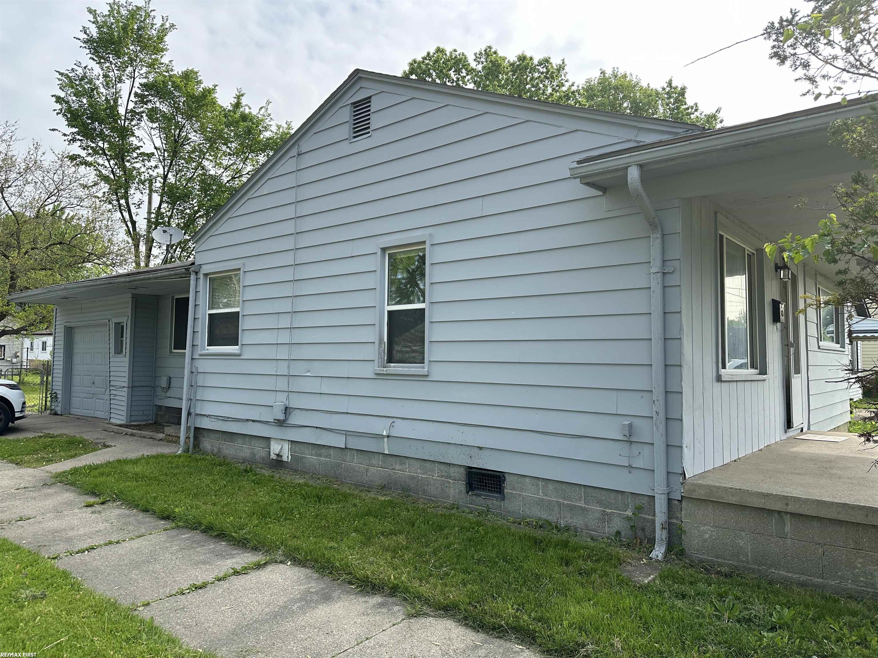 13405 Toepfer Road Warren, MI 48089 - Photo 3 of 15 50142205-06aa6d7f-bd55-467d-b2ac-5f60da3175db.JPG