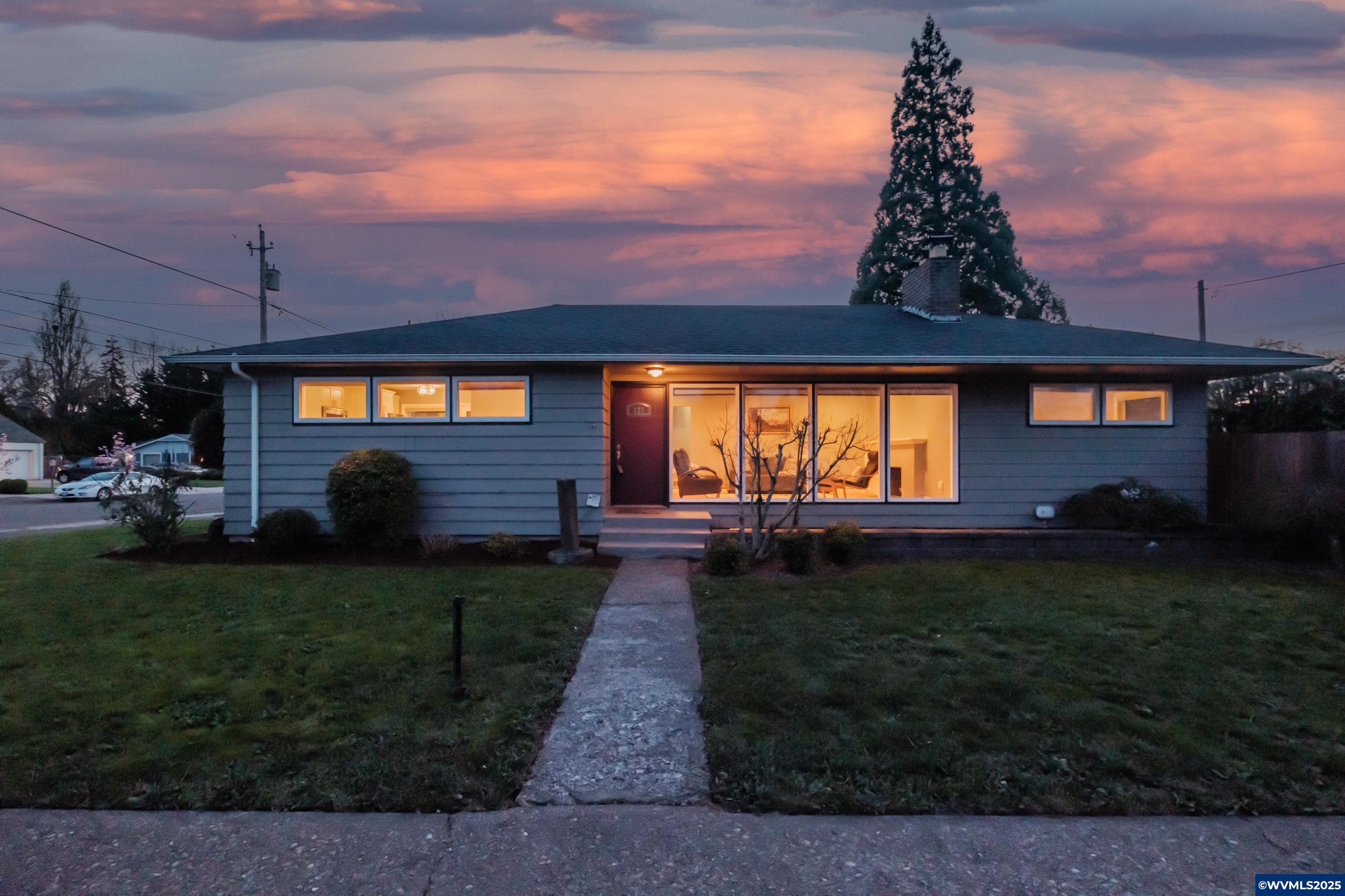 828 Lawnridge Street Southwest Albany, OR 97321 - Photo 1 of 50 Gallery Image 1