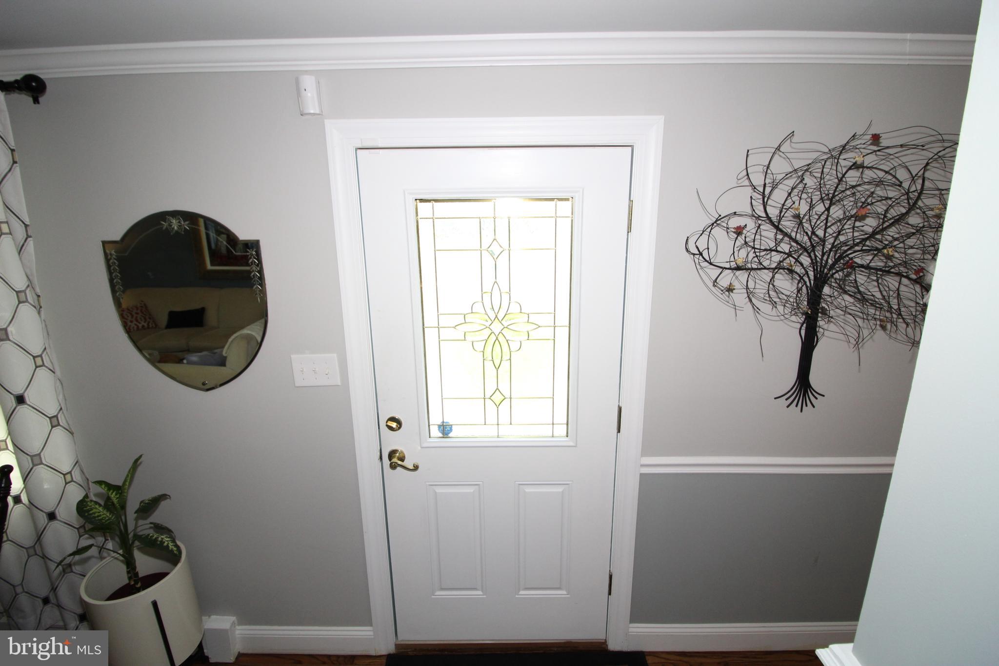 119 Murphy Road Wilmington, DE 19803 - Photo 2 of 26 Light and Bright Front Entry