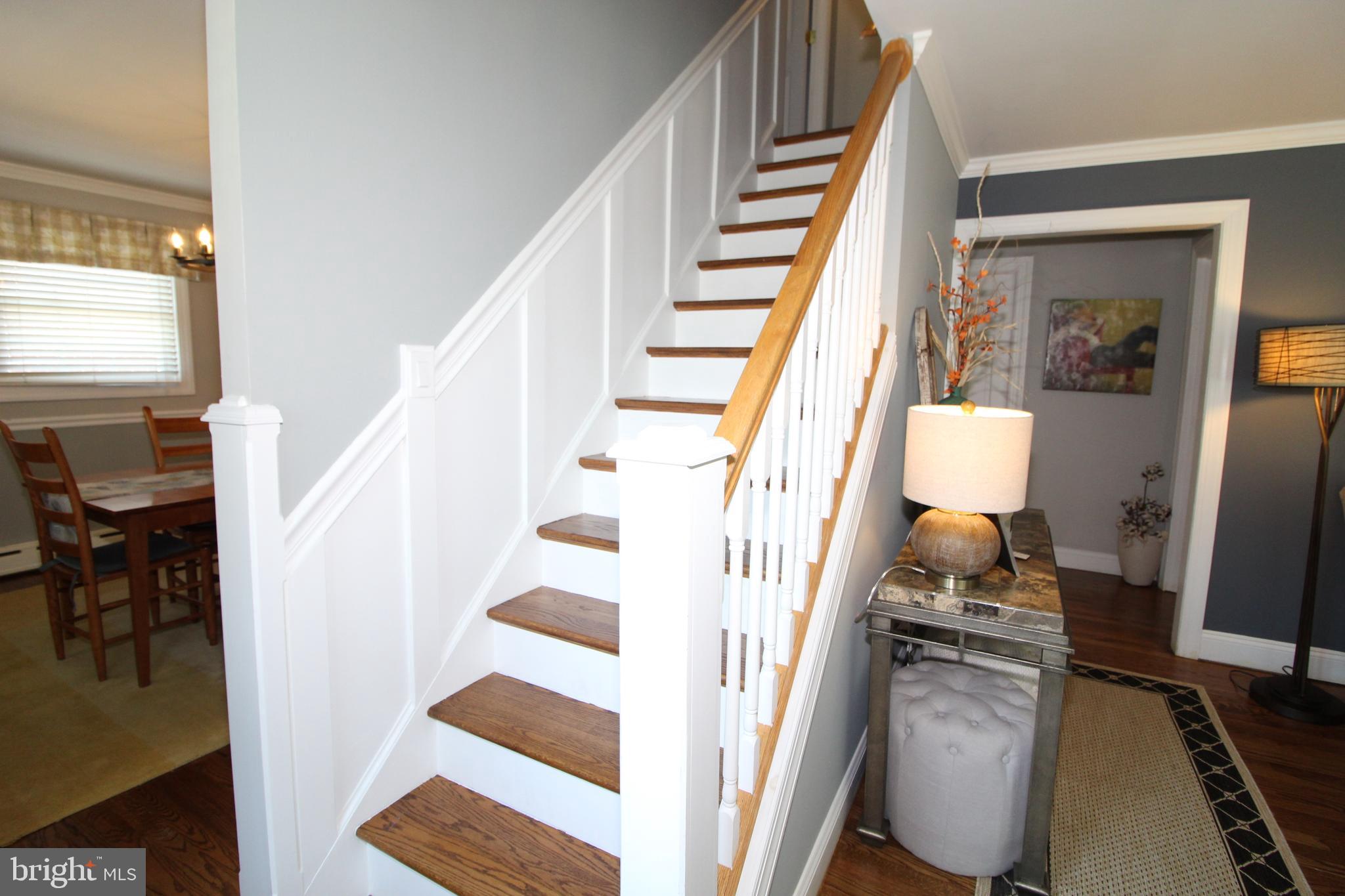 119 Murphy Road Wilmington, DE 19803 - Photo 3 of 26 Open Foyer with Circular Floor Plan