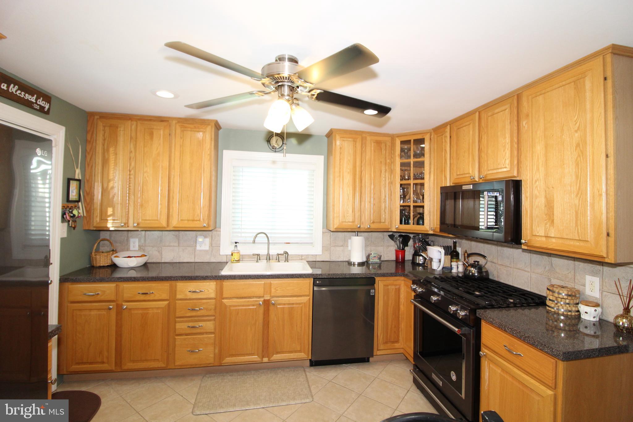 119 Murphy Road Wilmington, DE 19803 - Photo 8 of 26 Awesome Kitchen with 42" Cabinets