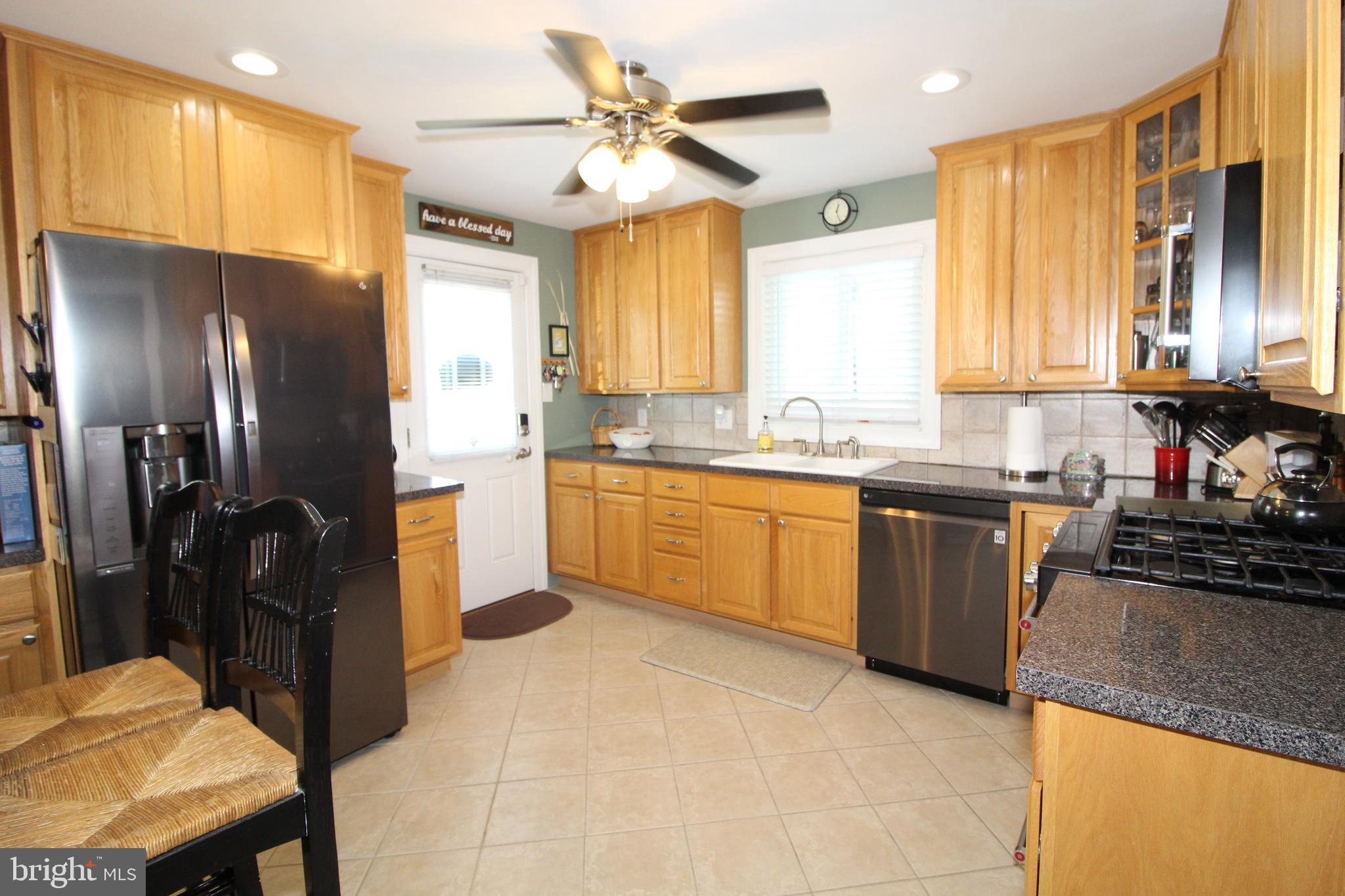 119 Murphy Road Wilmington, DE 19803 - Photo 9 of 26 All new black stainless appliances