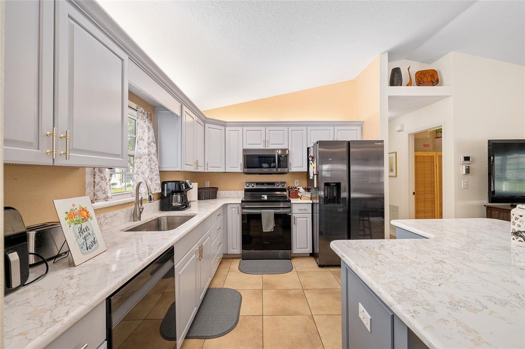8516 Southeast 137th Loop Summerfield, FL 34491 - Photo 15 of 67