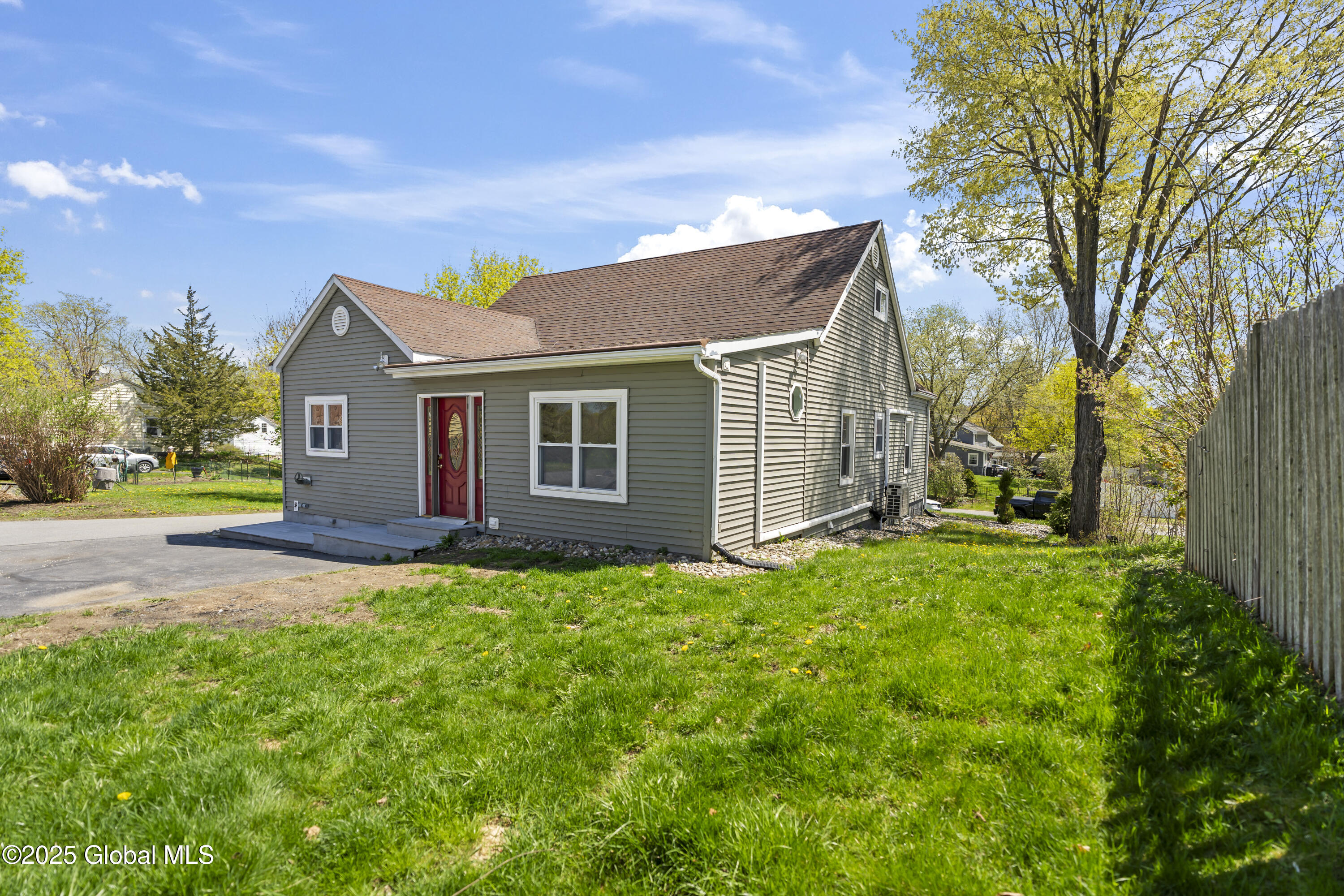 19 Champlain Road Stillwater, NY 12170 - Photo 4 of 26 DSC06393