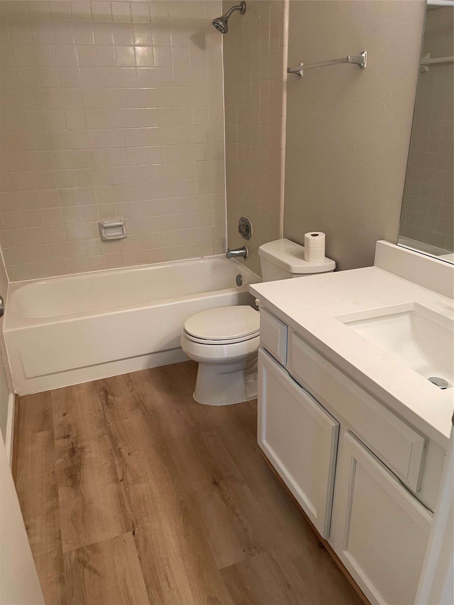 8787 Brae Acres Road, Unit 401 Houston, TX 77074 - Photo 14 of 19 Gallery Image 14