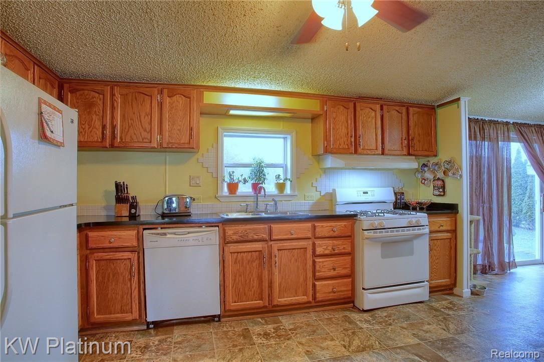 1411 Minnesota Road Port Huron, MI 48060 - Photo 9 of 28 Kitchen_2nd_View.jpg